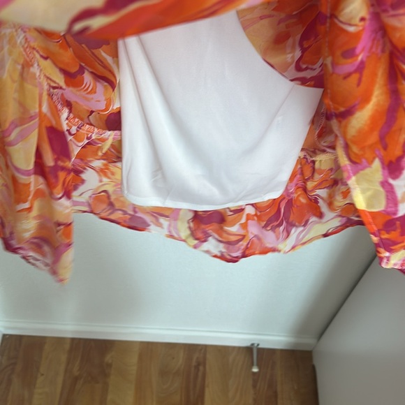 Very colorful, soft lightweight summer dress adjustable straps. The brand AUW - Picture 8 of 8